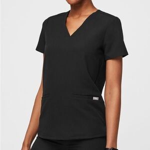 FIGS Casma Three-Pocket Scrub Top, Size Small, Black